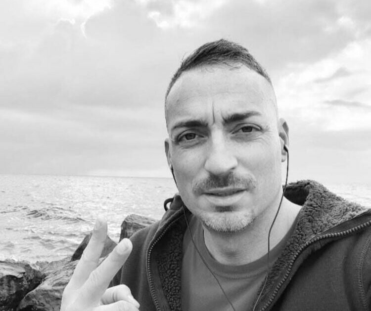il leader no vax varesotto francesco tomasella condannato a 11 anni e tre mesi per stupro e violenza sessuale