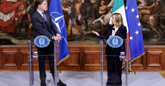 Spese per armi ed esercito, all’Italia servirebbero 100 miliardi per soddisfare la Nato. Conte: “Follia”. Giovedì Rutte incontra Meloni