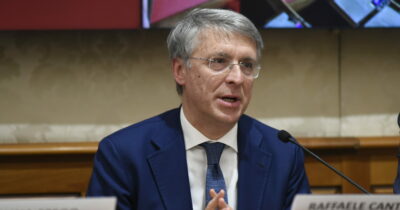 Copertina di Napoli Nord, sfida a due per la Procura: Cantone vuol tornare a casa, ma la destra punta sul pm vicino a Mantovano