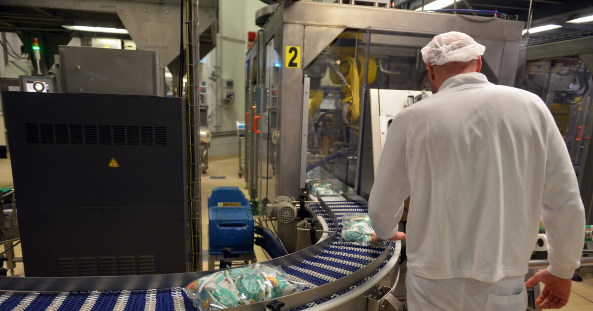 mini ripresa della produzione industriale dopo 26 mesi ad aprile 03 sull8217anno prima