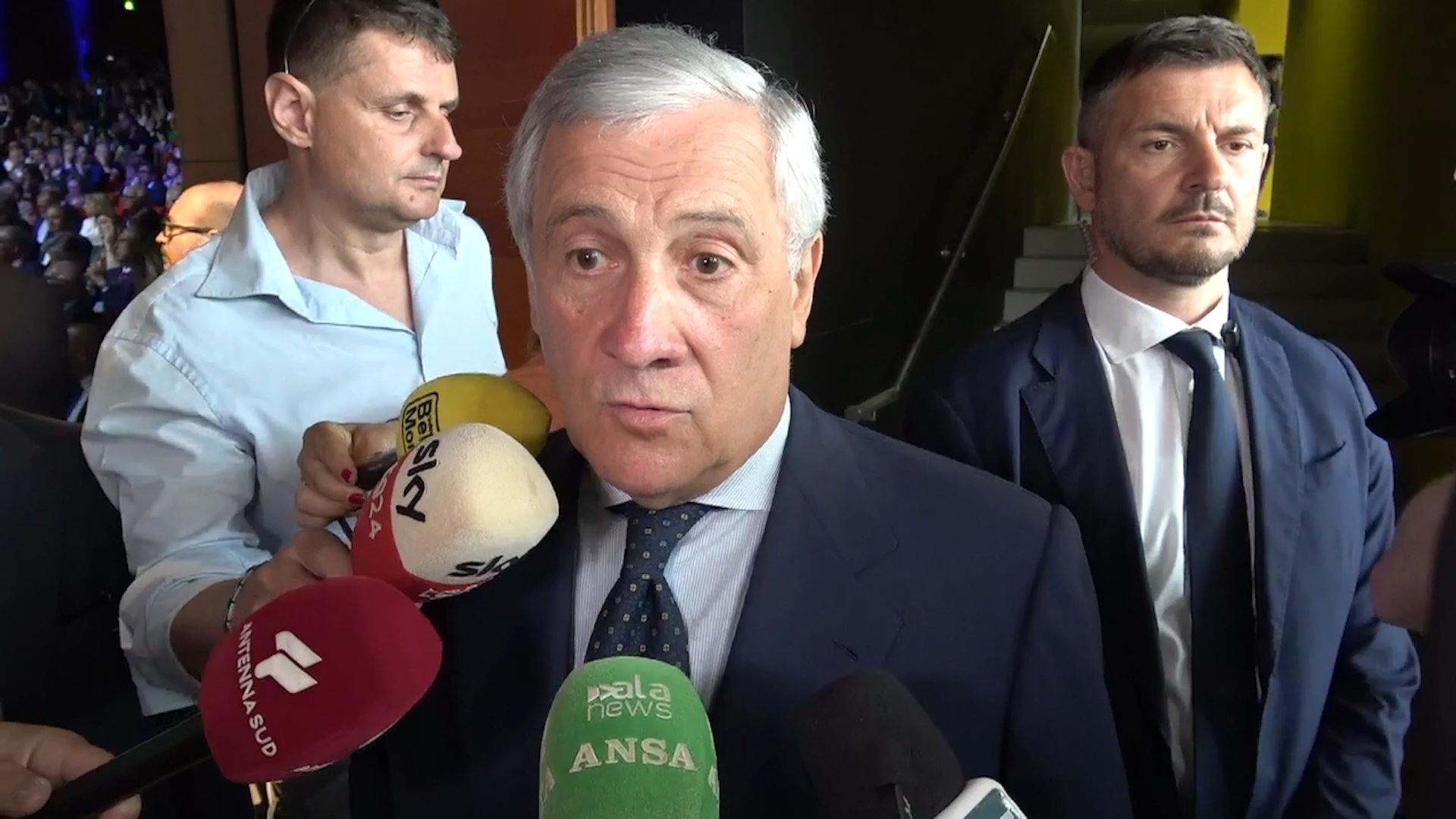 referendum tajani cocente sconfitta per la sinistra astensionismo la partecipazione democratica non si valuta cos236