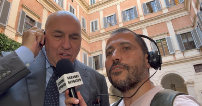 Copertina di Crosetto canta “C’era un ragazzo che come me” di Gianni Morandi: “Fatela ascoltare a Putin” – Video