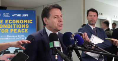 Copertina di Conte: “Follia il piano di riarmo di Meloni. 5% di Pil per spese militari? Vale 100 miliardi di euro, dove li prendiamo?”