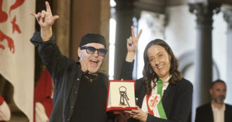 Copertina di Vasco Rossi emozionato: “Ho telefonato a mia mamma e le ho detto che mi danno le chiavi della città di Firenze. Lei mi ha risposto: ma sono sicuri?”