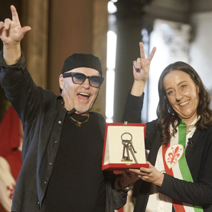 “Ho telefonato a mia mamma e le ho detto che mi danno le chiavi della città di Firenze. Lei mi ha risposto: ma sono sicuri?”. Vasco Rossi emozionato