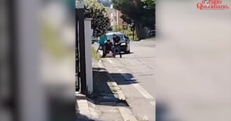 Copertina di Morto dopo l’arresto a Pescara, ecco il video: bloccato dal poliziotto con un ginocchio sulla schiena