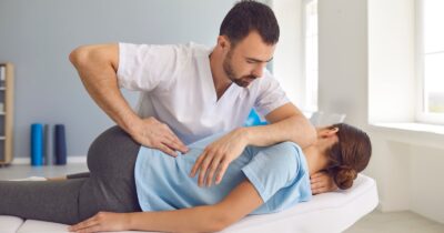 Copertina di “Ho rischiato di morire dopo che il mio chiropratico mi ha strappato un’arteria mentre mi scrocchiava il collo”