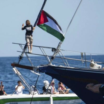 Copertina di “L’assedio di Gaza deve finire”: la Global Sumud Flotilla pronta a salpare. Decine di barche da tutta l’Ue verso la Striscia