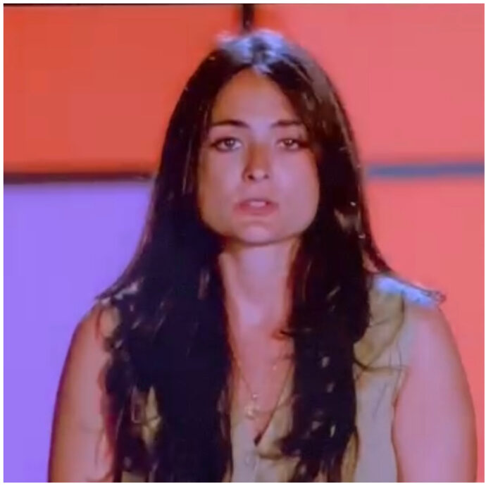 “Mia sorella Giulia Tramontano rideva con gli occhi. Possiamo immaginare un mondo migliore”: Chiara al concerto dei Pinguini Tattici Nucleari – VIDEO