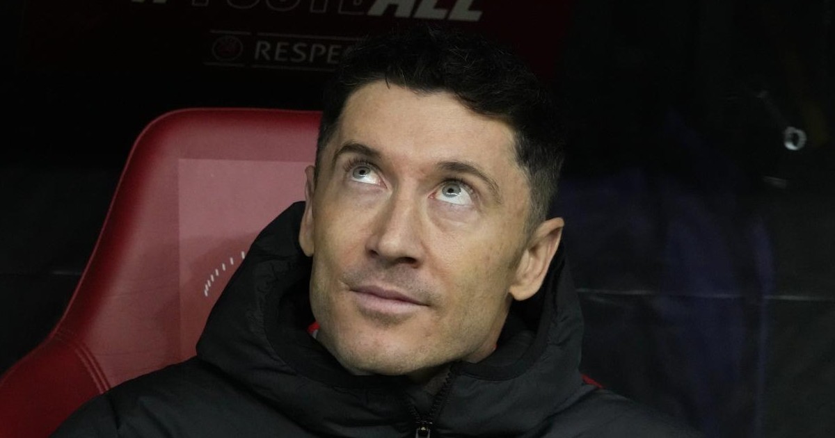 Il ct della Polonia toglie la fascia a Lewandowski e lo spogliatoio… esulta: la reazione a sorpresa