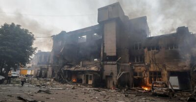 Copertina di Ucraina, bombe russe su Odessa e Kiev. E Macron fa fare droni a Renault