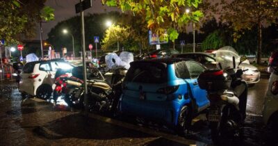 Copertina di Roma, microcar si ribalta nella notte: gravi quattro giovani a bordo ricoverati in codice rosso