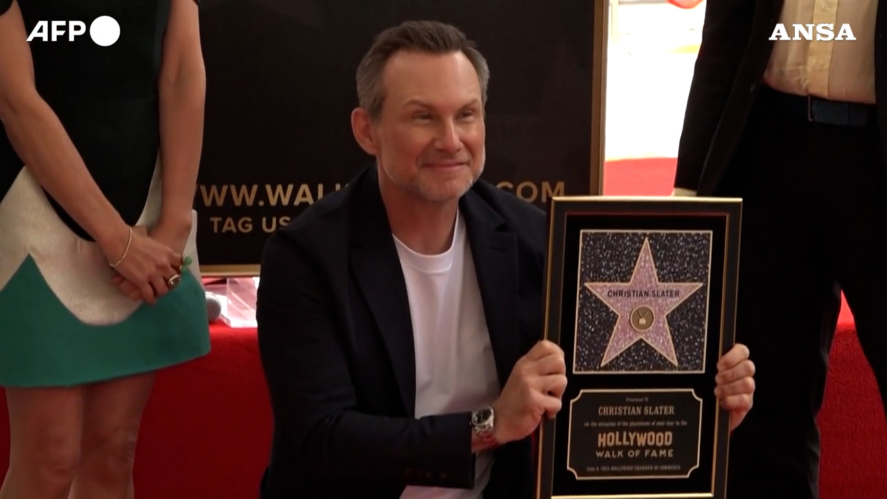 christian slater riceve la stella sulla hollywood walk of fame dopo 50 anni di carriera 8211 video