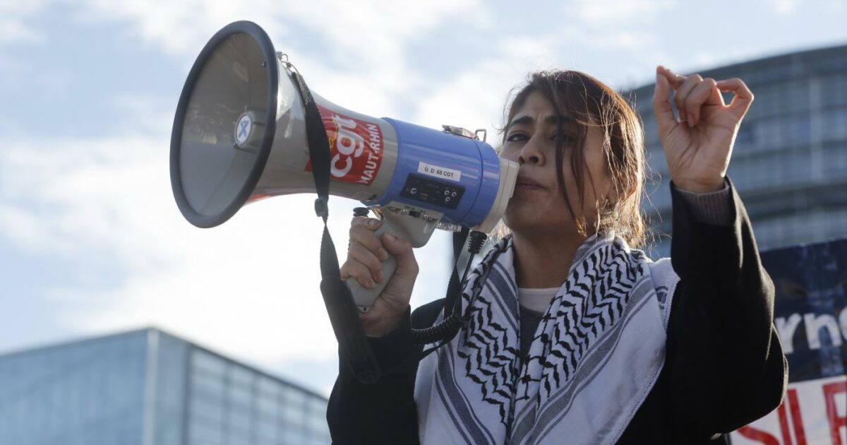 freedom flotilla l8217eurodeputata rima hassan in isolamento per avere scritto 8216free palestine8217 in cella sar224 espulsa