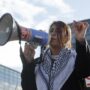 Copertina di Freedom Flotilla, “Israele ha messo in isolamento l’eurodeputata Rima Hassan per avere scritto ‘Free Palestine’ in cella”