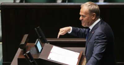 Copertina di Polonia, il Parlamento rinnova la fiducia al premier Tusk dopo l’elezione di un presidente ultraconservatore
