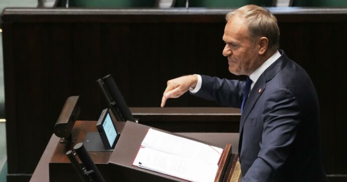 Polonia, il Parlamento rinnova la fiducia al premier Tusk dopo l’elezione di un presidente ultraconservatore