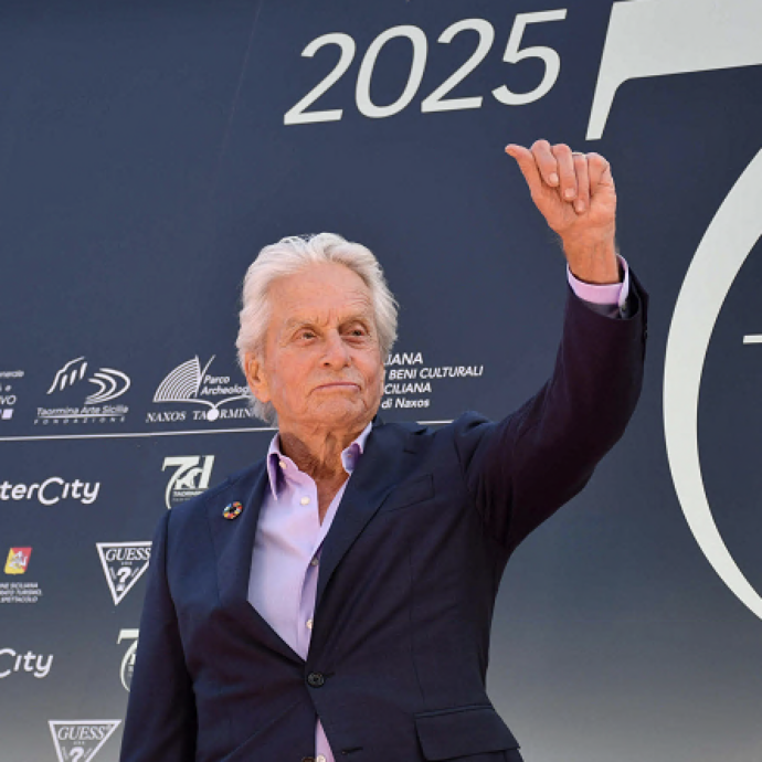 “La delusione più grande della mia vita? L’elezione di Trump. Ha trasformato l’immigrazione in benzina politica”: Michael Douglas all’attacco – IL VIDEO