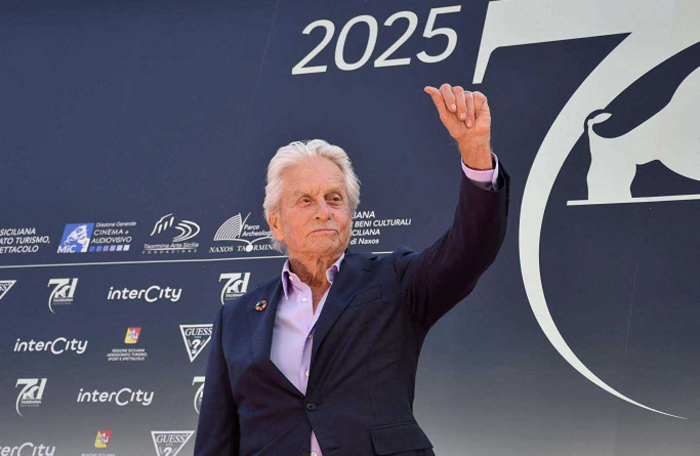 periodo buio per l8217america mi vergogno per il mio paese spero che la gen z butti fuori gli anziani dalla politica lo sfogo di michael douglas