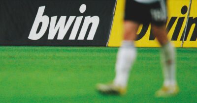 Copertina di Calcio,  sulle maglie    tornano  gli sponsor delle scommesse