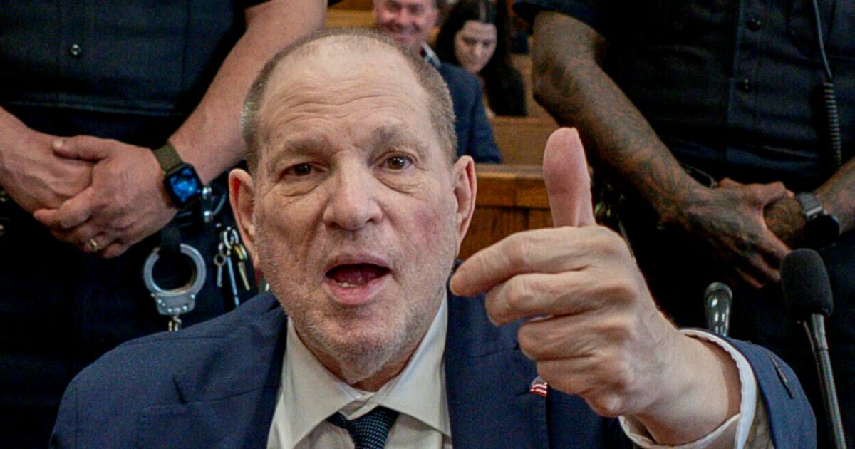 “Qui in carcere è un inferno, sono costantemente minacciato e deriso, non durerò molto. Le denunce di abusi? Le hanno fatte per soldi”: parla Harvey Weinstein