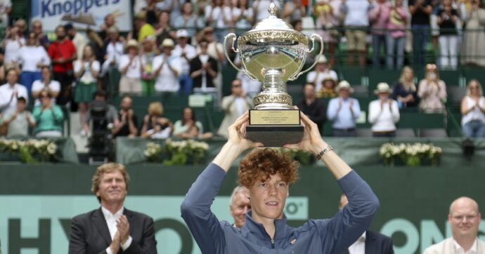 Comincia la stagione Atp su erba, Sinner annuncia: “Giocherò ad Halle”. Alcaraz non ci sarà