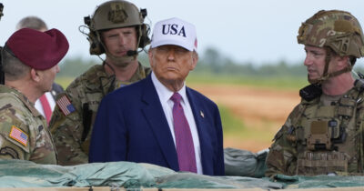 Copertina di Trump allo scontro totale con la California. Via i fondi e abrogazione delle norme ambientali sulle auto
