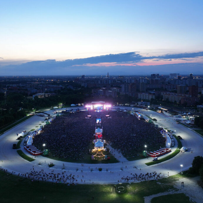 Ippodromo La Maura croce o delizia per i fan? Sui social proteste per visibilità, ordine e sicurezza. C’è più di un motivo se si “insiste” ogni anno a far concerti nell’area