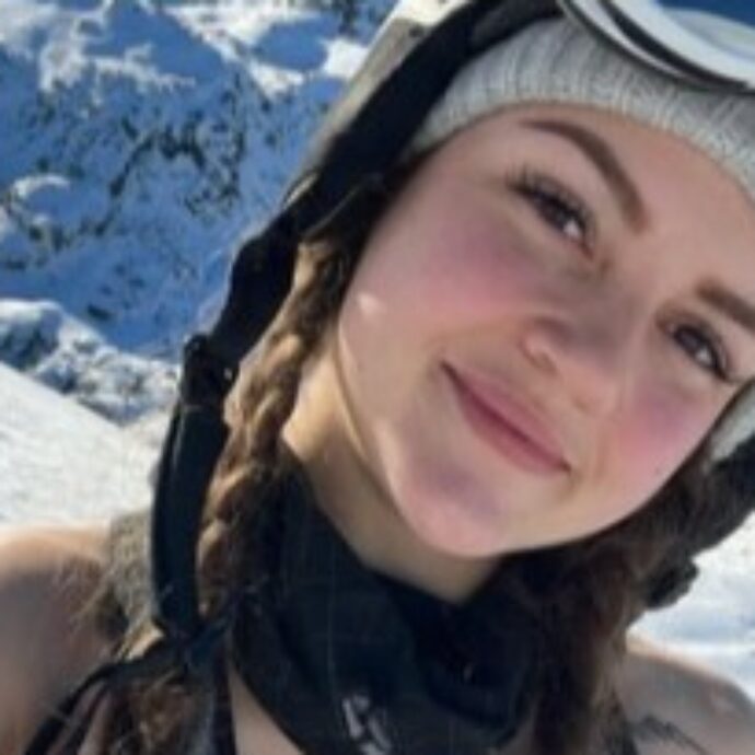 Vede la compagna di arrampicata cadere nel vuoto e morire: “L’ho vista precipitare e colpire una sporgenza, ho gridato aiuto’. Addio all’influencer 28enne Maria Eftimova