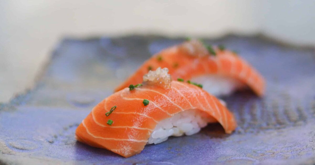 arriva per la prima volta nei ristoranti il salmone coltivato in laboratorio 232 stato finanziato da leonardo dicaprio jeff bezos e robert downey jr