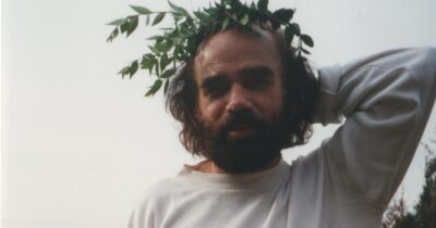 Copertina di Yannis Yfandìs, non diventare grande mai (Traduzione di Massimiliano Damaggio)