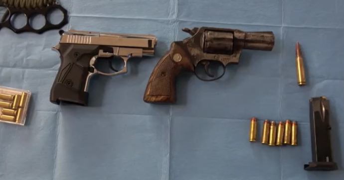 “Faida tra clan cinesi per il controllo della prostituzione”: 6 arresti a Prato. Bare in fiamme e minacce: l’inchiesta