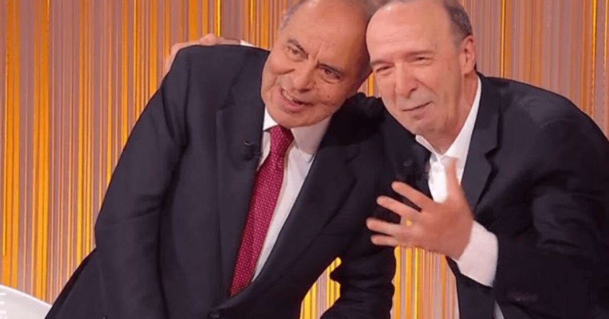 vespa mi permette di venirle a toccare la punta del naso e voglio fare un8217altra cosa con lei voglio il suo tavolo di ciliegio roberto benigni a cinque minuti