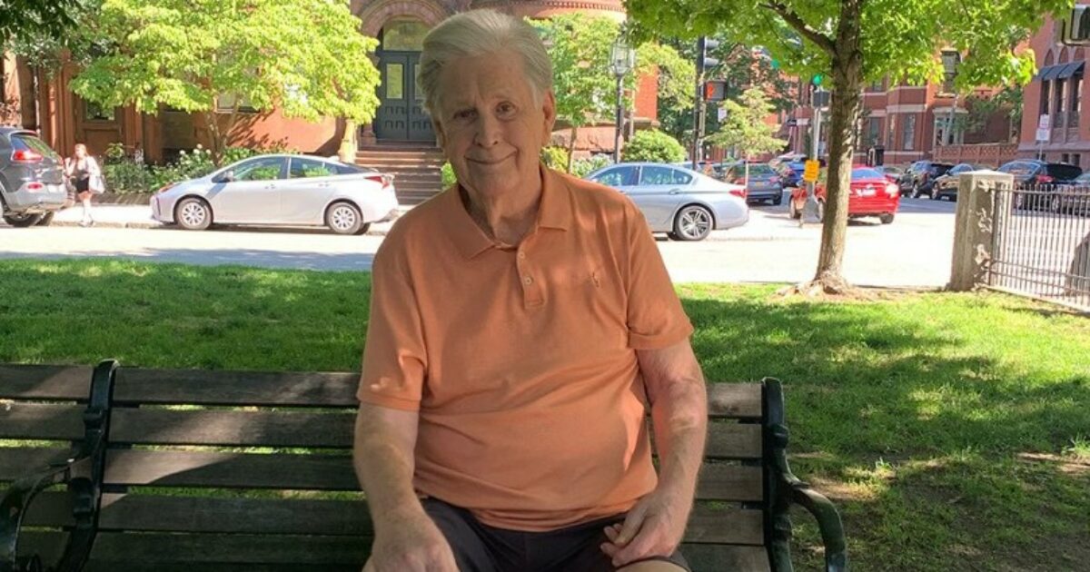 Addio Brian Wilson, artista libero e instancabile con una vita difficile che ci ha regalato il più importante concept album della storia (serve dire il nome?)