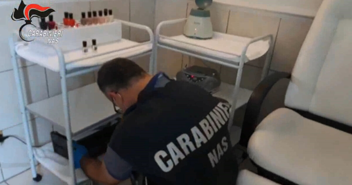 “Lavorano abusivamente”: sequestrati 14 centri estetici e 3 milioni e mezzo di euro di attrezzatura “Lavorano abusivamente”: sequestrati 14 centri estetici e 3 milioni e mezzo di euro di attrezzatura