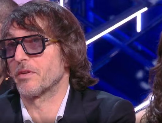 “Io mi faccio una doccia a settimana, la puzza fa parte della vita, della normalità. Le mutande? Una o due volte a settimana”: così Giuseppe Cruciani all’Isola dei Famosi “Io mi faccio una doccia a settimana, la puzza fa parte della vita, della normalità. Le mutande? Una o due volte a settimana”: così Giuseppe Cruciani all’Isola dei Famosi