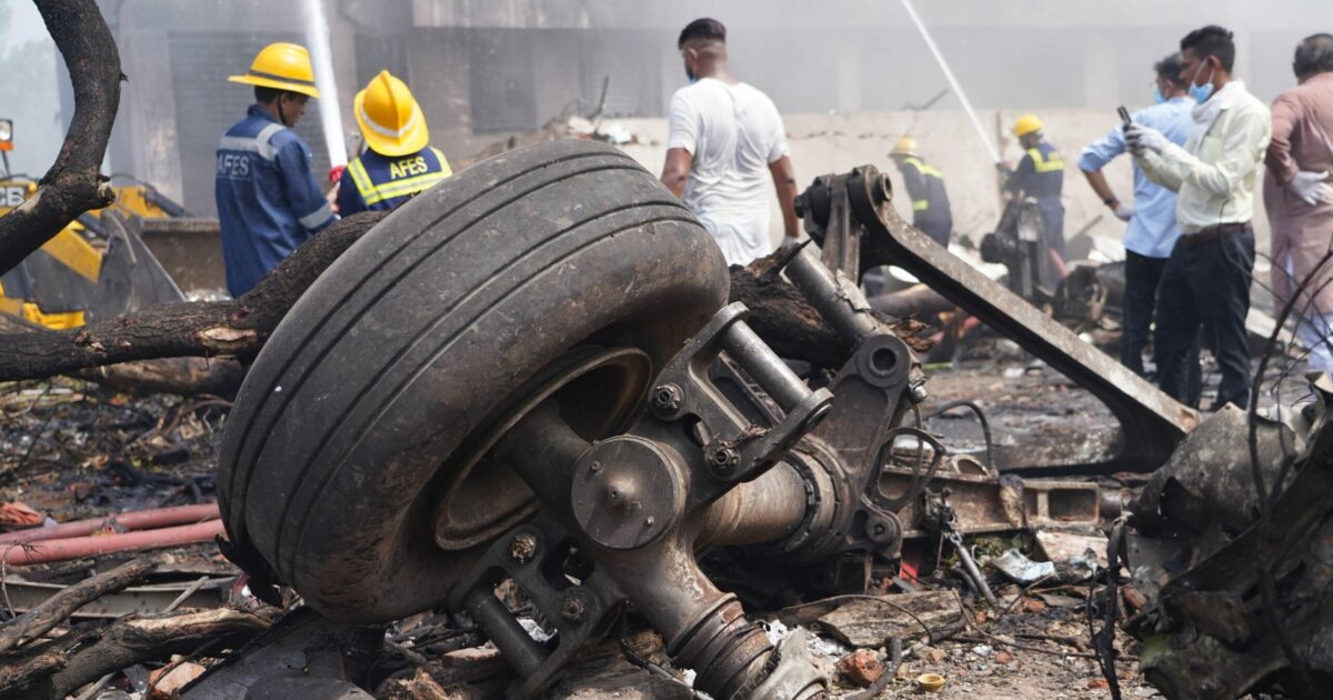 trovata scatola nera del boeing precipitato in india al comando c8217era un pilota veterano vicino alla pensione