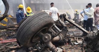 Trovata scatola nera del Boeing precipitato in India. Al comando c’era un pilota veterano vicino alla pensione