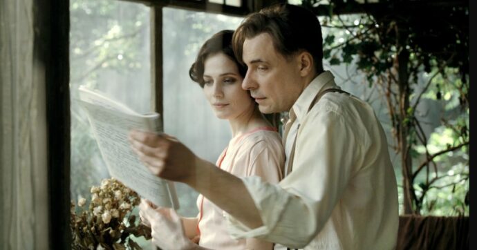 Lo strano caso del film ‘Il Maestro e Margherita’ sfuggito alla censura putiniana e campione d’incassi