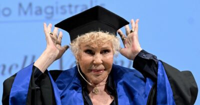 Copertina di Ornella Vanoni dottoressa  in leggerezza,  eleganza e vita