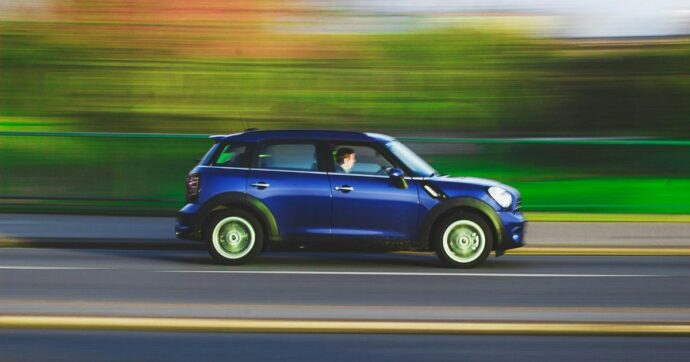 Multa per eccesso di velocità? In Italia può costare il 10% di uno stipendio
