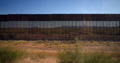 Copertina di L'economista Roberts: "Il capitalismo non si salverà con l'aumento della spesa in armi e la speculazione in bitcoin"