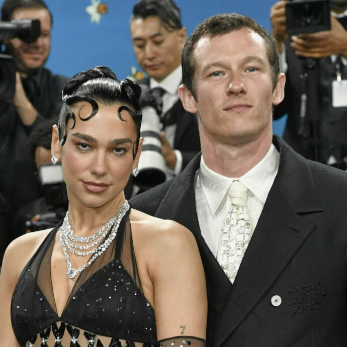 “Il matrimonio con Callum Turner? Non ho mai sognato che tipo di sposa sarei stata. Ora mi chiedo: cosa indosserò quel giorno?”: lo rivela Dua Lipa