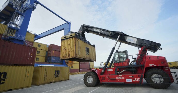 Forte calo per l’export italiano fuori dall’Ue (- 7%). Nel complesso flessione di quasi il 3%