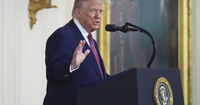 Copertina di Los Angeles, la Guardia nazionale può restare in città: la Corte d’Appello blocca l’ordine restrittivo contro Trump