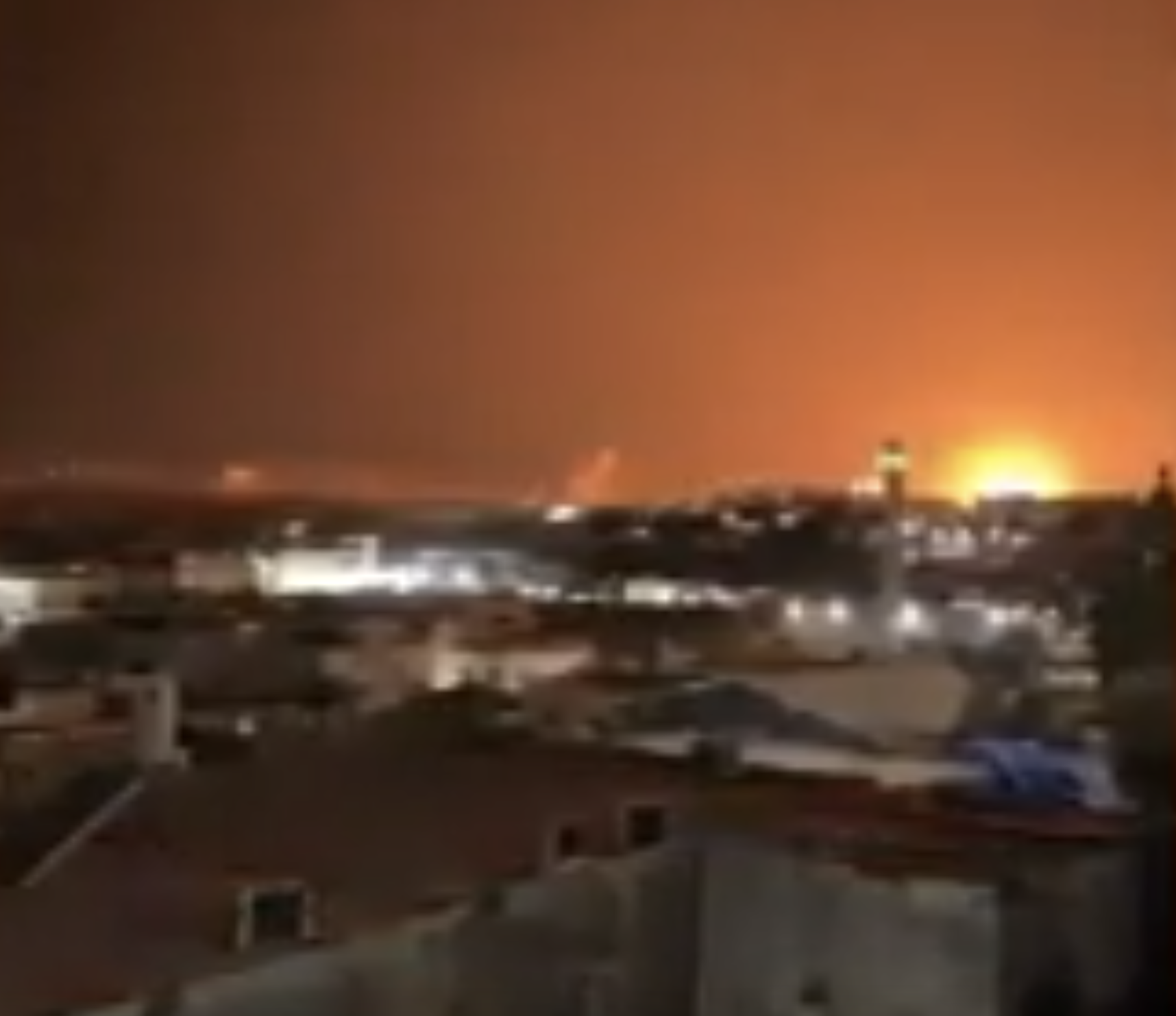 israele attacca l8217iran le immagini dei raid nella notte e dei siti nucleari in fiamme
