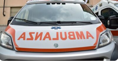 Copertina di Otranto, 35enne muore nella sua auto parcheggiata sotto il sole mentre aspetta la moglie