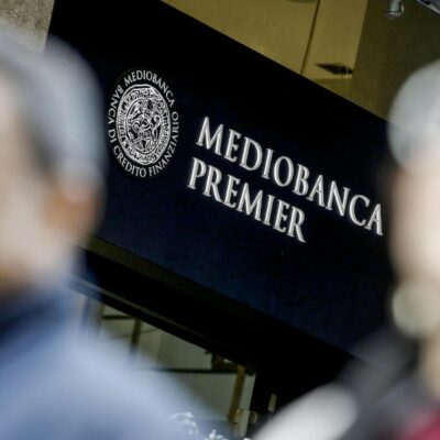 Copertina di Gli esposti di Nagel e Orcel: “Il governo aiuta Caltagirone & C.”