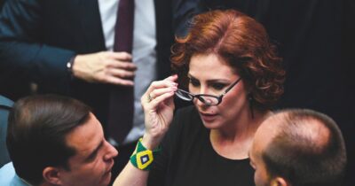 Copertina di L’Italia fa scappare pure la deputata amica di Bolsonaro