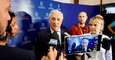 Copertina di Meloni parla con Donald e Bibi: Roma  con Israele